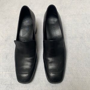 Rockport black shoe in size US7, EUR 37.5 with approx. 21/4” heel.